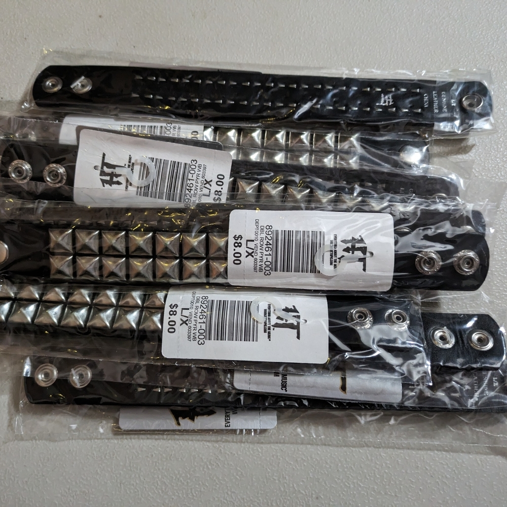 HOLD L/X Hot Topic Lot 19pcs